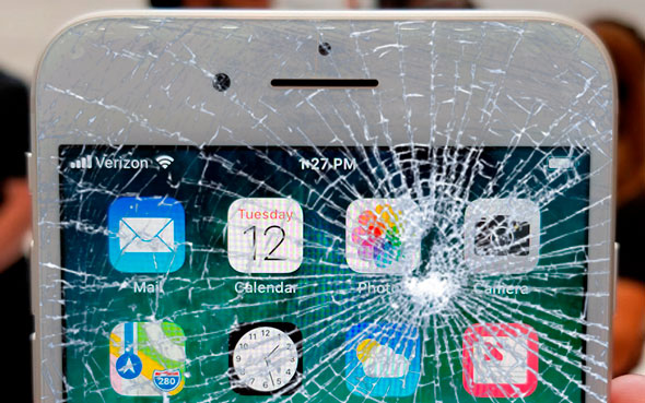 Разбит экрана или стекло на iPhone 8