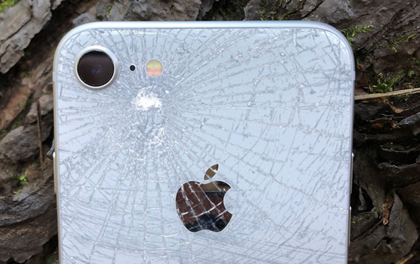 Разбитая задняя крышка / стекло iPhone 8