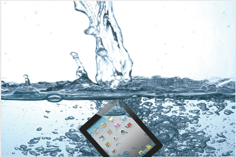 iPad упал в воду